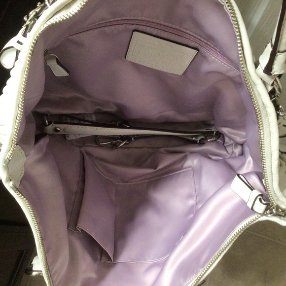 Ivory Coach Leather Tote Handbag - Picture 2 of 16